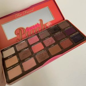 Too Faced
Sweet Peach Eyeshadow Palette